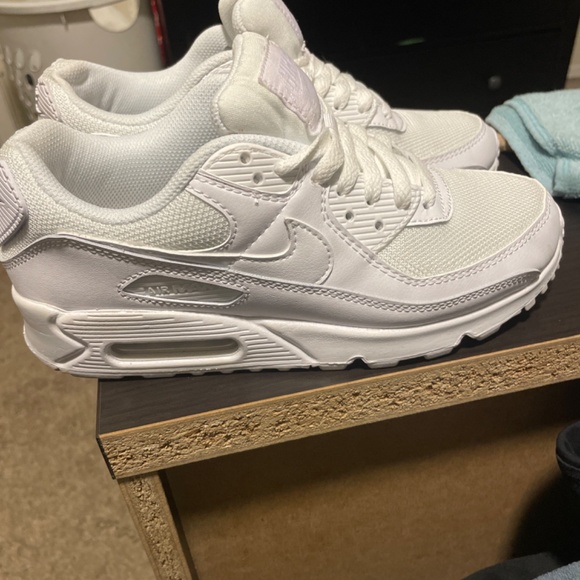 Air Max - Picture 2 of 3